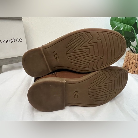 Ugg Joanie bow ankle boot for kids in cognac and dark brown. Size 3 - Picture 8 of 11